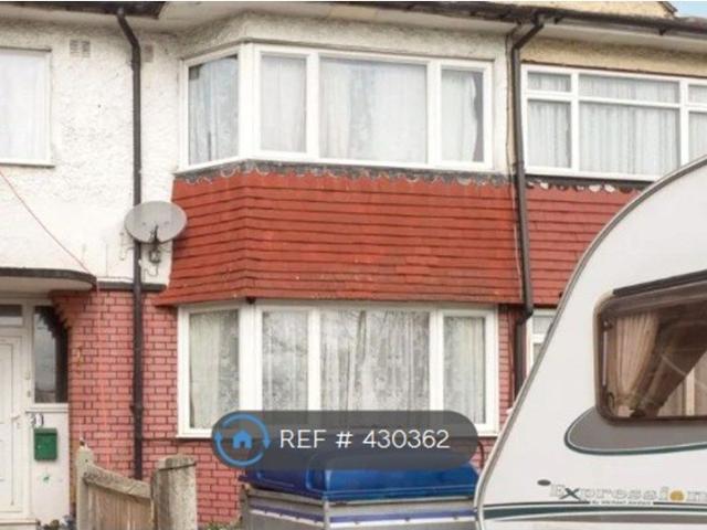 Bishopsford Road, Morden SM4, 5 bed terraced house to rent, £3,000 pcm | PrimeLocation