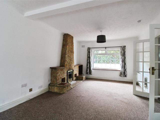 Bishopsworth Road, Bristol, BS13 3 bed semi detached house to rent £1,750 pcm £404 pw