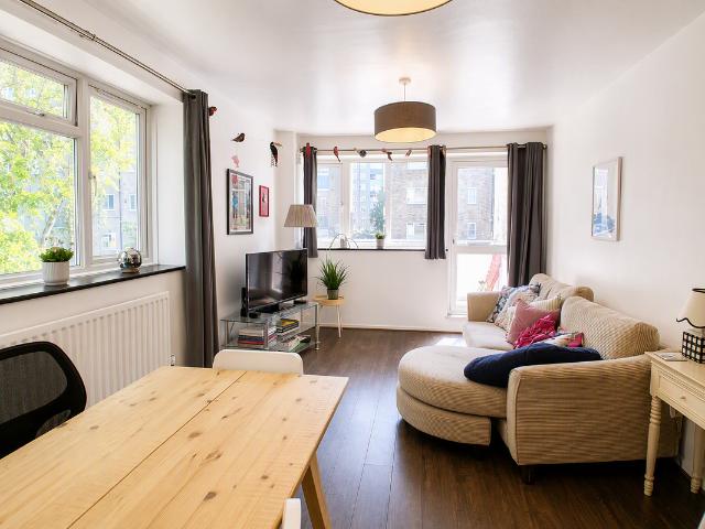 Bishopstone House, London SW11, 3 bed flat to rent, £2,750 pcm | PrimeLocation