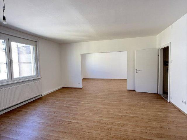Bitte Text lesen! Lieber 2 oder 3 Zimmer Modernisierte Wohnung Nähe Pragerstrasse im 3. Stock OHNE Lift!