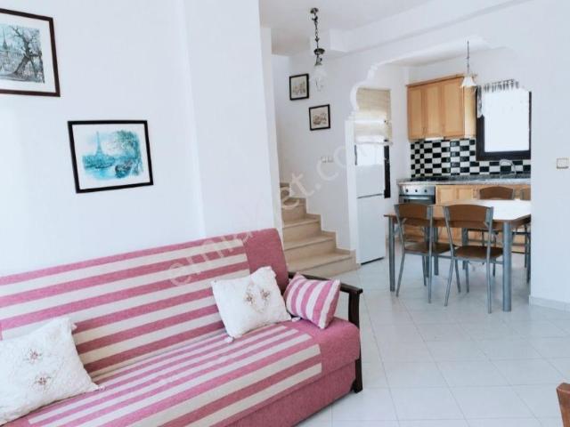 Bitez Köyiçi Satılık 5+1 Villa Ortak Havuz Site İçinde