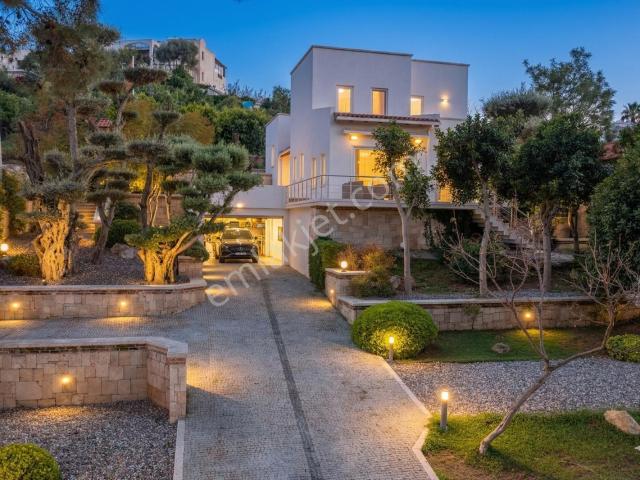 Bitez Sahile 610 Mt Tam Müstakil Havuzlu 5+1 Villa