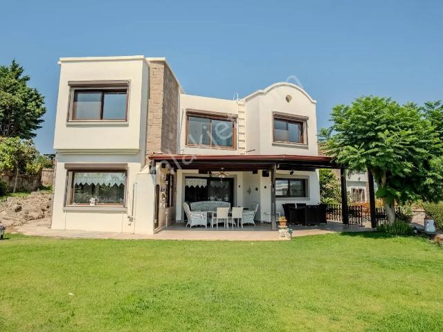 Bitez'de Site İçerisinde Satılık 3+1 Müstakil Villa