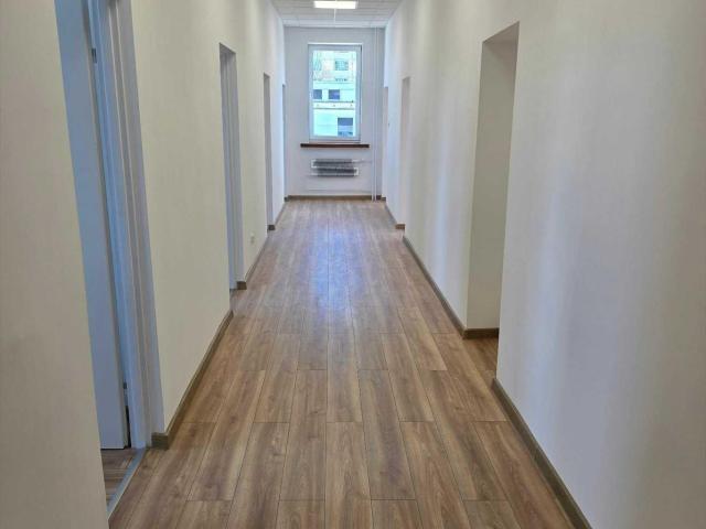 Biura 90 m² w Krakowie remont, parking, możliwość wynajmu pokoi
