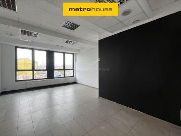 Biuro 33 m² z dużymi oknami na główną ulicę, winda