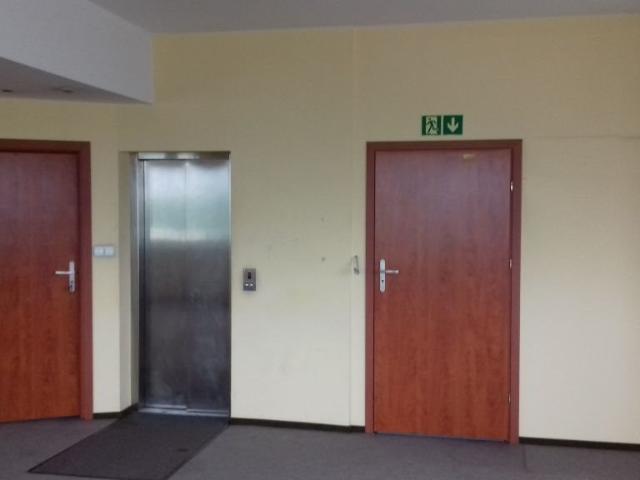 Biuro 36 m² z trzema pomieszczeniami i modułem z kuchnią