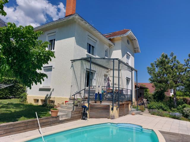 BIVIERS BELLE MAISON FAMILIALE AVEC PISCINE et SOUS SOL COMPLET