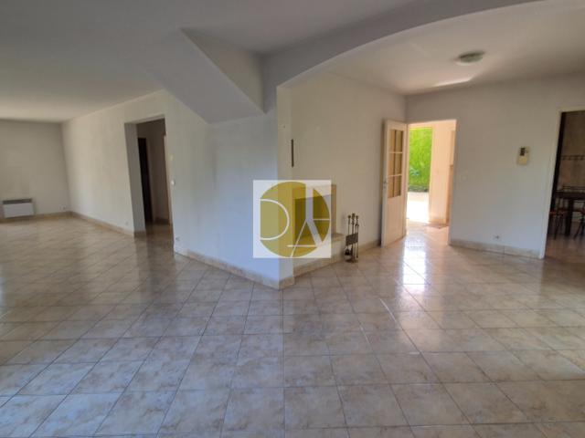 BIZANOS VILLA 5 CHAMBRES 3 SANITAIRES GARAGE TERRASSE COUVERTE PISCINE HORS SOL JARDIN SECURISE