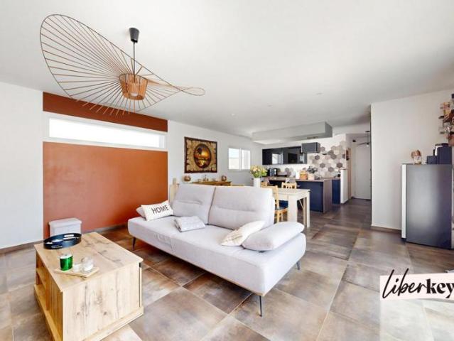 BIZE MINERVOIS: Magnifique maison de 108m2 avec piscine et garage