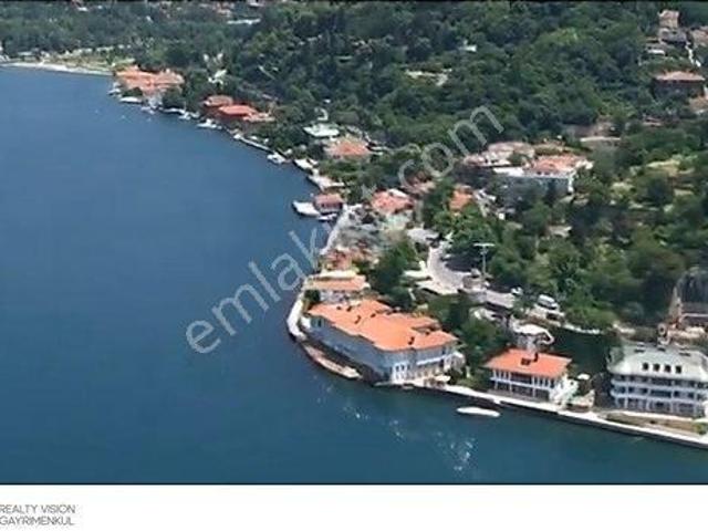 Boğazın En Nadide Bölgesinde Havuzlu Asansörlü Modern Yalı