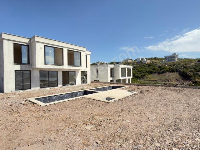 Boğaziçi'nde Satılık Göl Ve Doğa Manzaralı Bitişik Nizam Villa
