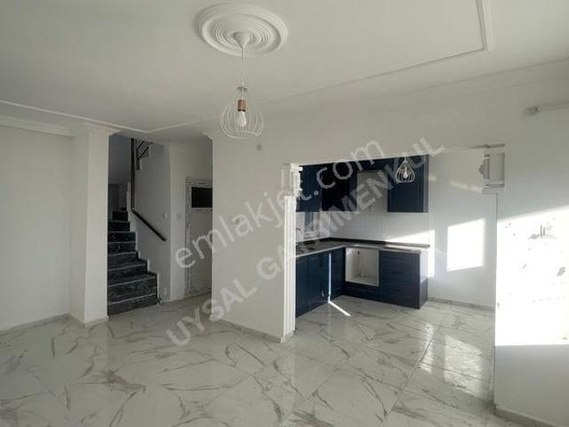 Boğazkent'te Satılık Yeni Tadilatlı Villa Denize 300m