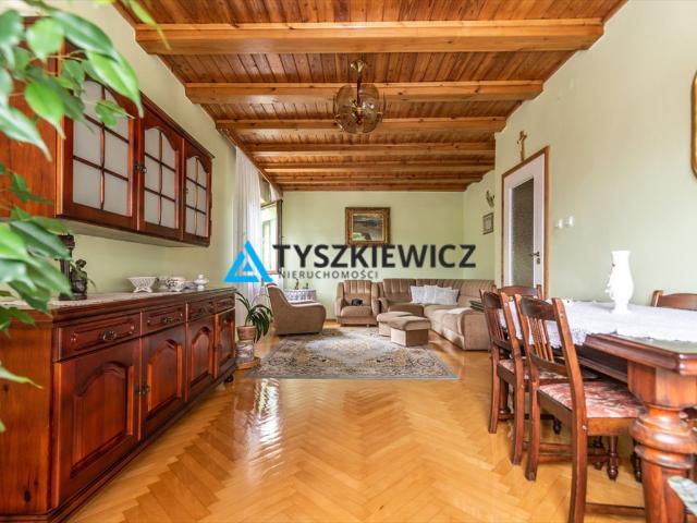 Dom z dużym ogrodem i garażem w Bożepolu Małym