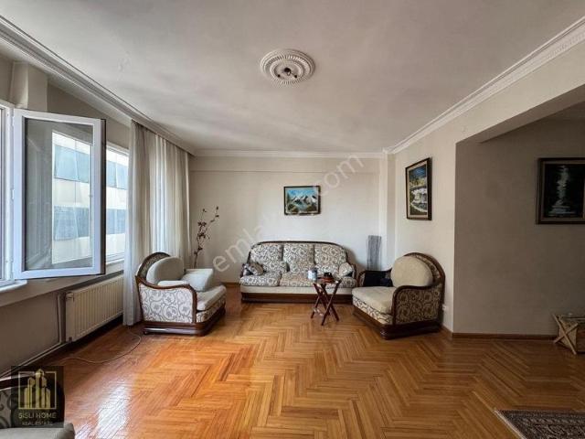 Bomonti'de 3+1 Aydınlık Boş Satılık Daire