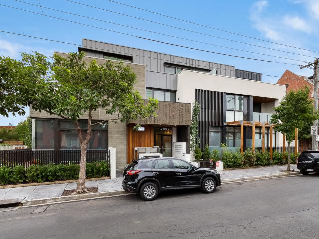 BONUS STUDY or HOME OFFICE One Bedroom Contemporary Apartment