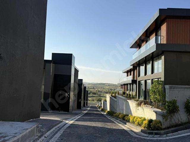 BONUS'DAN ALLEBEN GÖLETİ CİVARI SATILIK SİTE İÇERİSİNDE VİLLA