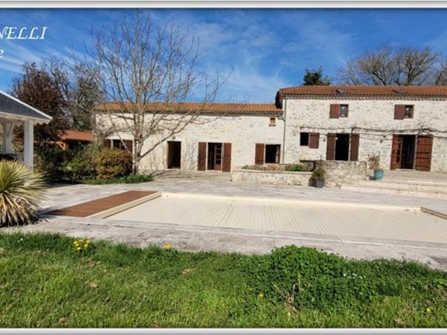 Bon Encontre Maison en pierre 8 pièces, 200 m2 habitables terrain de 9 567 m2 piscine