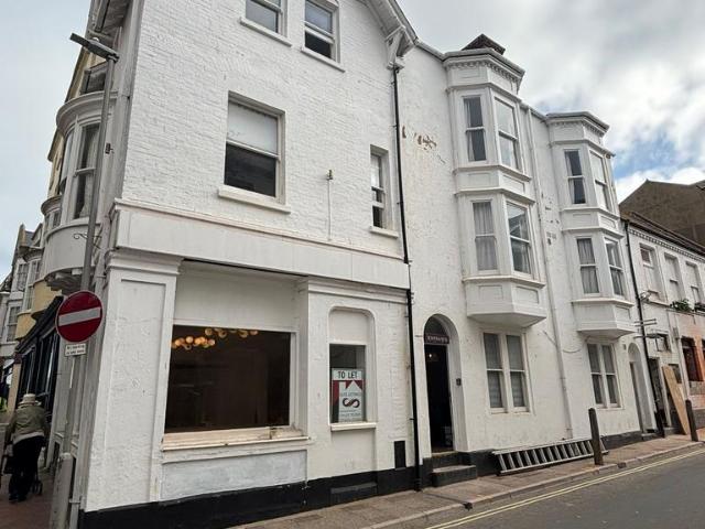 Bond Street, Weymouth DT4 1 bed house of multiple occupation to rent £750 pcm £173 pw