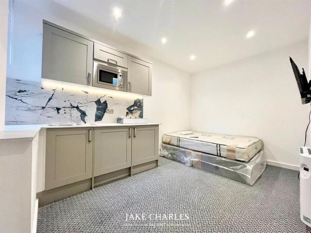 Bond Street, Ealing, London W5, Studio to rent, £1,500 pcm | PrimeLocation