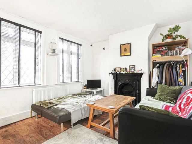 Bond Street, Englefield Green, Egham, Surrey, TW20 0PU