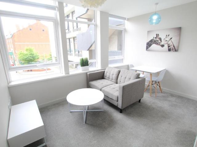 Bond Street, Hull, East Riding of. 1 bed flat to rent £700 pcm £162 pw