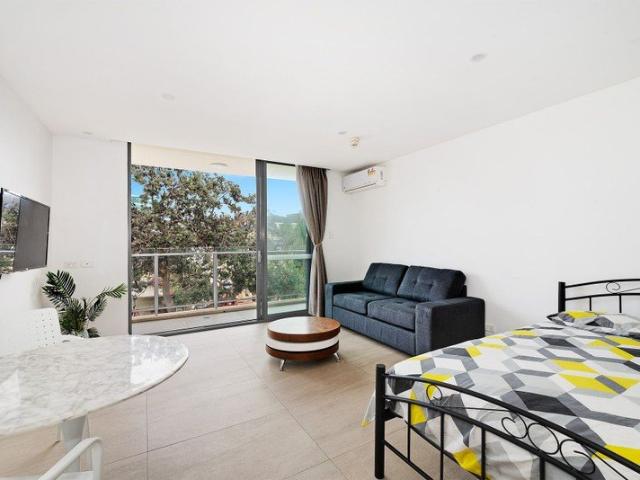Bondi Beach Large Studio for Rent 5 min walk from the beach