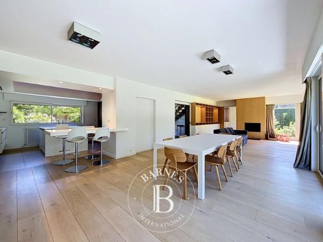 Bondues, Maison 6 Chambres 248 m² en location