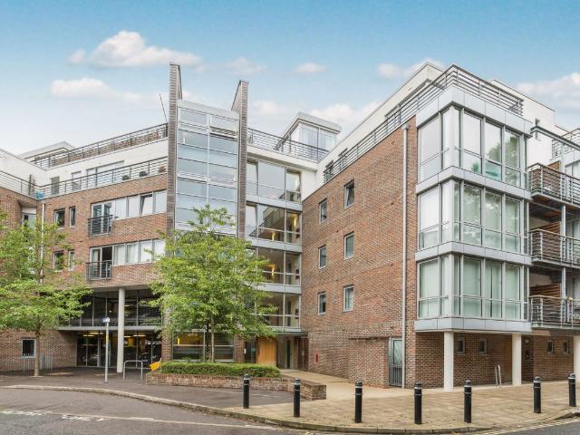 Bonfire Corner, Portsmouth PO1, 2 bed flat to rent, £2,150 pcm | PrimeLocation