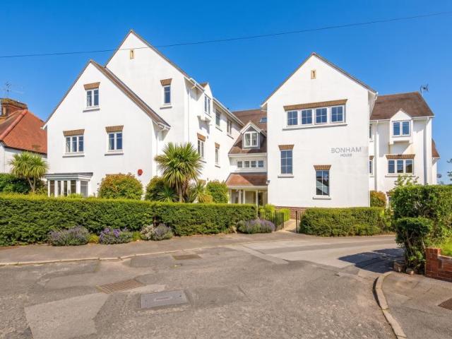 Bonham House, Woking GU22 2 bed apartment to rent £1,650 pcm £381 pw