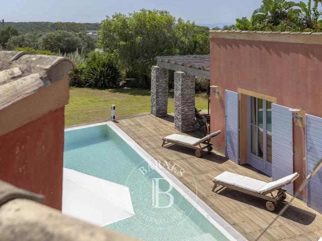 Bonifacio, Villa, 4 chambres, vue montagnes, piscine, proche. 180m² Bonifacio