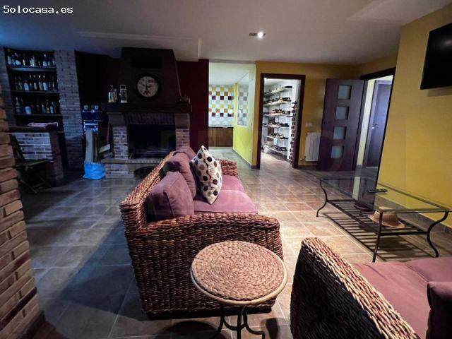 Bonito Chalet con txoco y piscina privada en Rodezno
