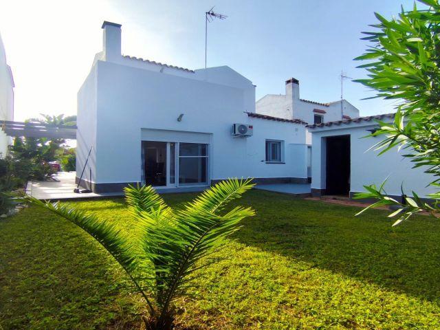BONITO CHALET EN LA SEGUNDA PISTA DE LA BARROSA