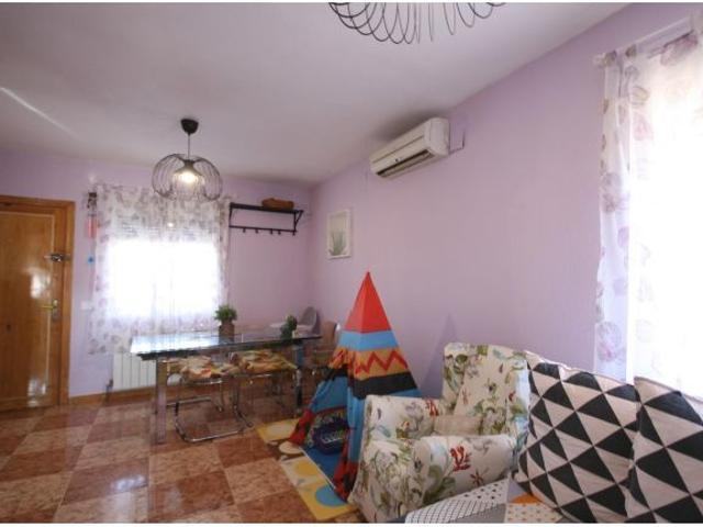 Bonito chalé en urbanización El Ballestar
