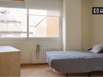 Único Alquiler de habitaciones en piso de 2 dormitorios en Opa.