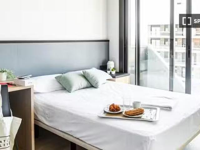 Bonito Alquiler de habitaciones en residencia en Mataró, Barce.