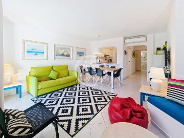 Apartamento T2 com Vista Panorâmica sobre o Campo de Golfe 92m² Albufeira e Olhos de Água