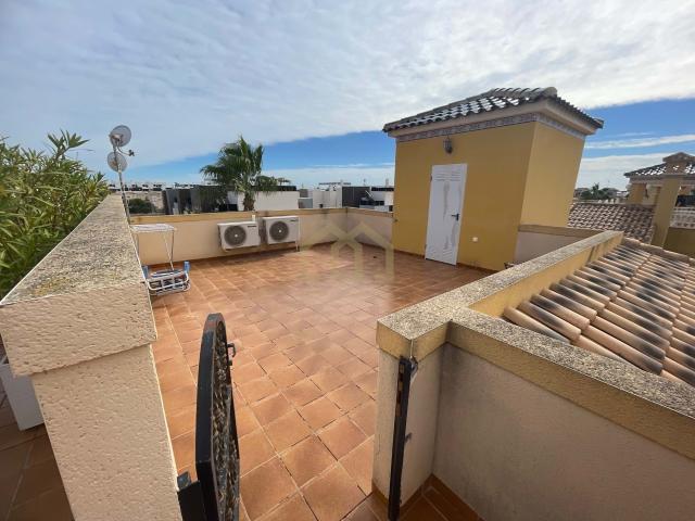 Bonito apartamento con azotea privada y piscina comunitaria