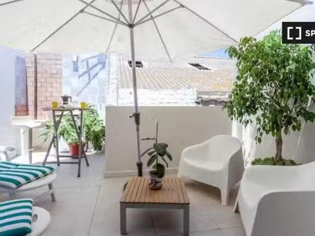 ¡Recién llegado! Apartamento de 3 dormitorios en alquiler en E.