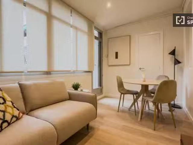 Acogedor Apartamento de 3 dormitorios en alquiler en Gràcia, B.