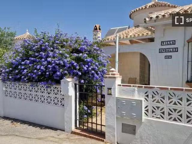 Barato Apartamento de 3 habitaciones en alquiler en Torrox, Má.