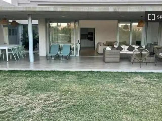 Nuevo Apartamento de 4 dormitorios en alquiler en Huelva