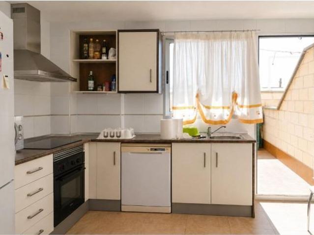 BONITO APARTAMENTO EN ISLA PLANA CON TERRAZA VISTAS AL MAR Y PISCINA COMUNITARIA