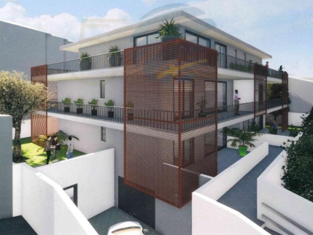 Apartamento novo com terraço e jardim