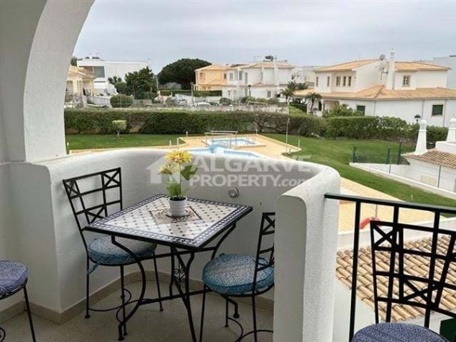 Bonito apartamento T1+1 perto da Praia da Galé e Golfe Salgados