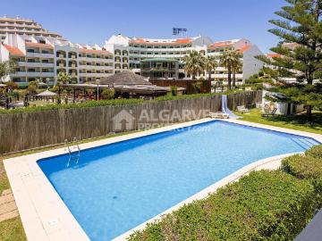 Bonito apartamento T2 recentemente remodelado no centro de A. 112m² Albufeira e Olhos de Água