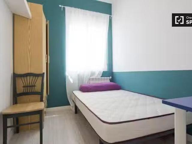 ¡Oferta! Bonita habitación en piso compartido en Puerta del Án.