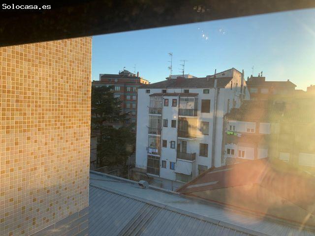 Bonito duplex con terraza, 4 dormitorios y 2 baños. Fibra optica. Gastos comunidad minimos