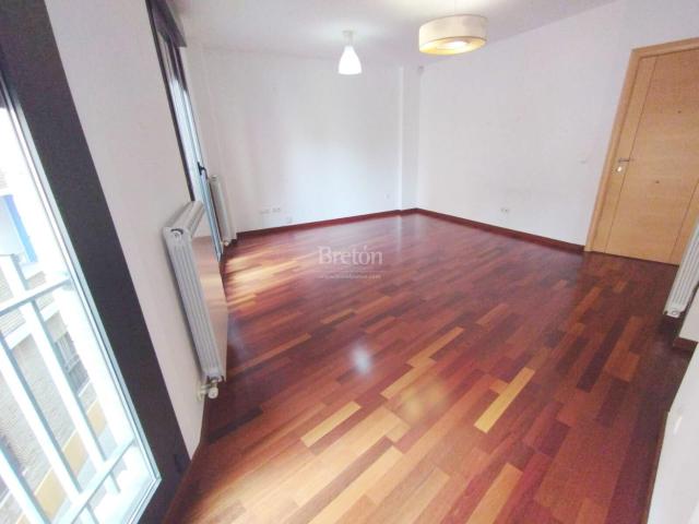 Bonito dúplex junto a Mercado Central. Incluye plaza de garaje y cuarto trastero
