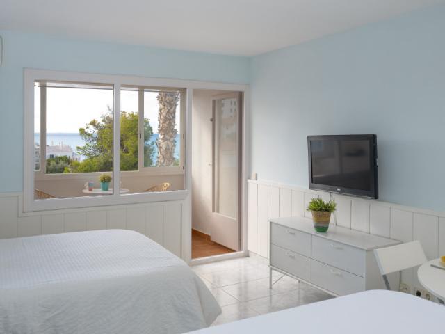 Bonito estudio con piscina y vistas al mar