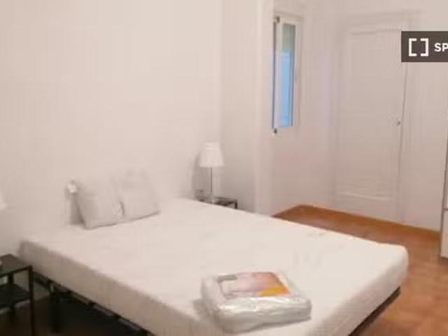 ¡Recién llegado! Habitación compartida de 3 habitaciones en al.